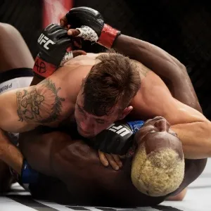 Giagos domina brasileiro Blade na luta do UFC Rio 6 - Alexandre Loureiro/inovafoto