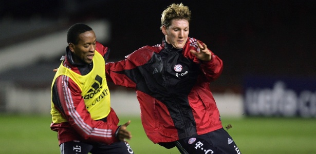 Zé Roberto e Schweinsteiger participam de treinamento do Bayern de Munique em 2005 - Getty Images