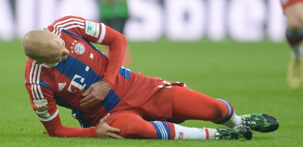 Robben sente lesão durante a partida contra o Borussia Mönchengladbach - Andreas Gebert/EFE
