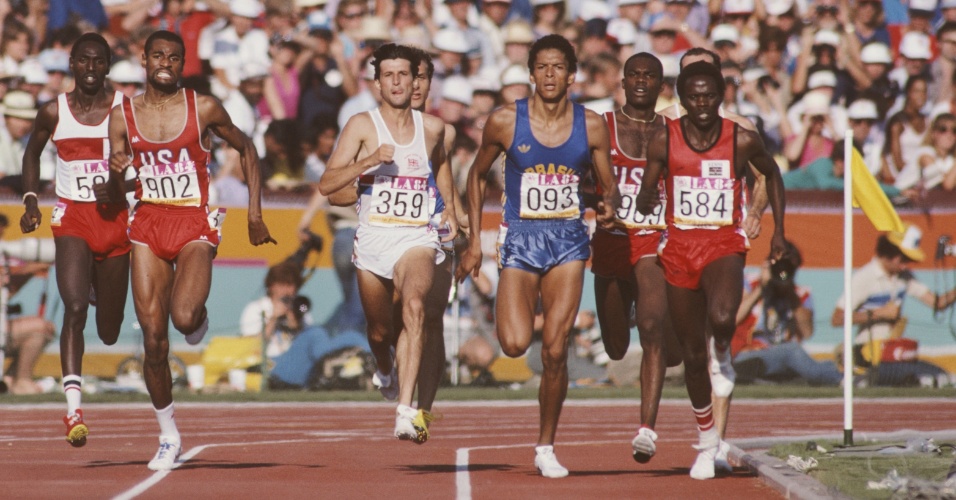 Joaquim Cruz disputa a final olímpica dos 800m em Los Angeles-1984: foi o primeiro ouro brasileiro em provas de pistas da história