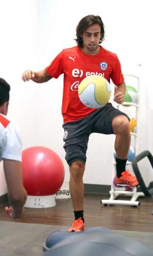 Vladivia durante treinamento da seleção do Chile, na Áustria