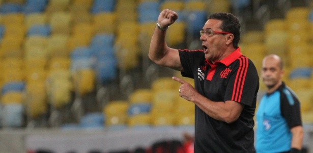 Vanderlei Luxemburgo comandou o Flamengo na vitória por 2 a 1 sobre o Bangu - Gilvan de Souza/ Flamengo
