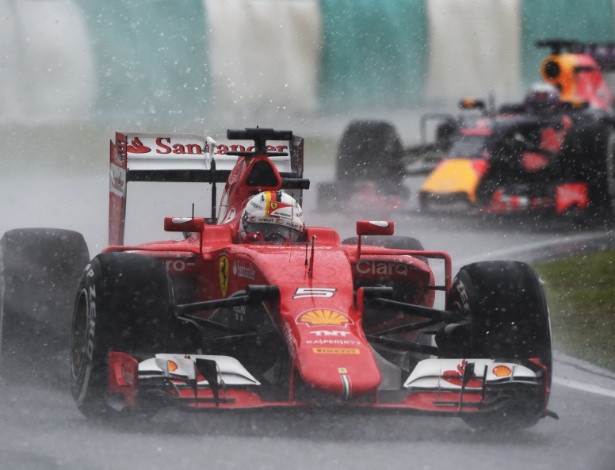 Sebastian Vettel levou a Ferrari à primeira fila do grid na Malásia - Greg BAKER/AFP