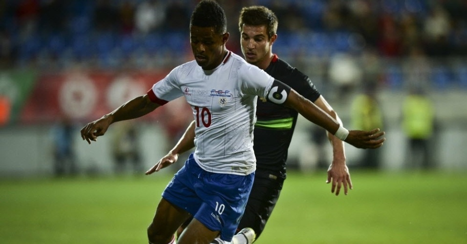 Jogadores de Portugal e Cabo Verde durante amistoso internacional nessa terça-feira