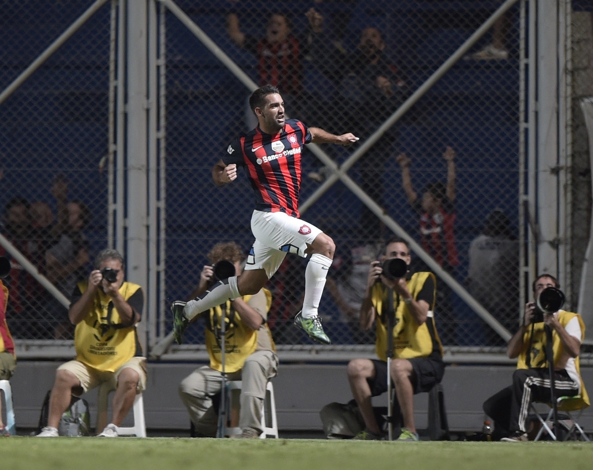 Cauteruccio comemora gol marcado do San Lorenzo contra o São Paulo, na Libertadores - Juan Mabromata/AFP