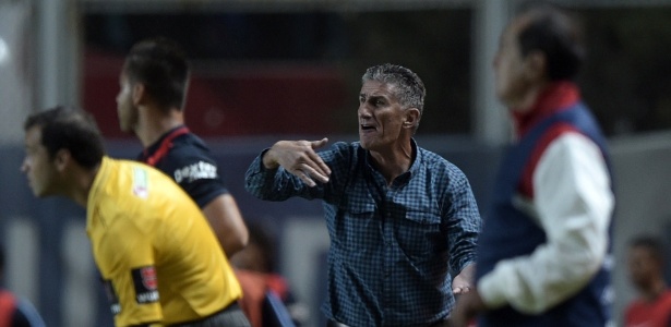 Edgardo Bauza diz que Corinthians não apresentou mesma "gana de vencer" contra o São Paulo - Juan Mabromata/AFP