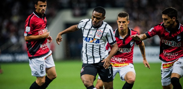 Elias superou xingamento e fez partida impecável pelo Corinthians - Eduardo Anizelli/Folhapress