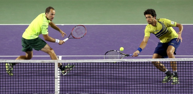 Bruno Soares e Marcelo Melo, durante partida pelo Masters 1000 de Miami - MATTHEW STOCKMAN/AFP