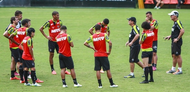 Levir Culpi conversa com os 11 titulares do Atlético-MG para o jogo contra o Boa Esporte - Bruno Cantini/Clube Atlético Mineiro