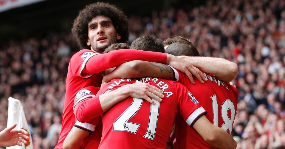 Jogadores do Manchester United comemora gol de Herrera contra o Aston Villa, pelo Campeonato Inglês