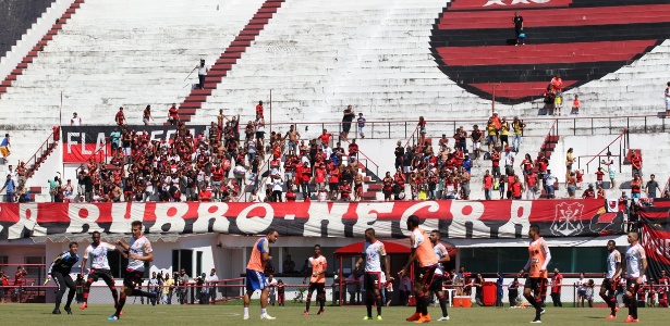 Jogadores do Flamengo treinam diante da torcida na sede do clube, na Gávea - Gilvan de Souza/ Flamengo