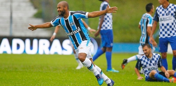 O volante Fellipe Bastos recuperou a titularidade no meio-campo do Grêmio  - Lucas Uebel/Divulgação/Grêmio