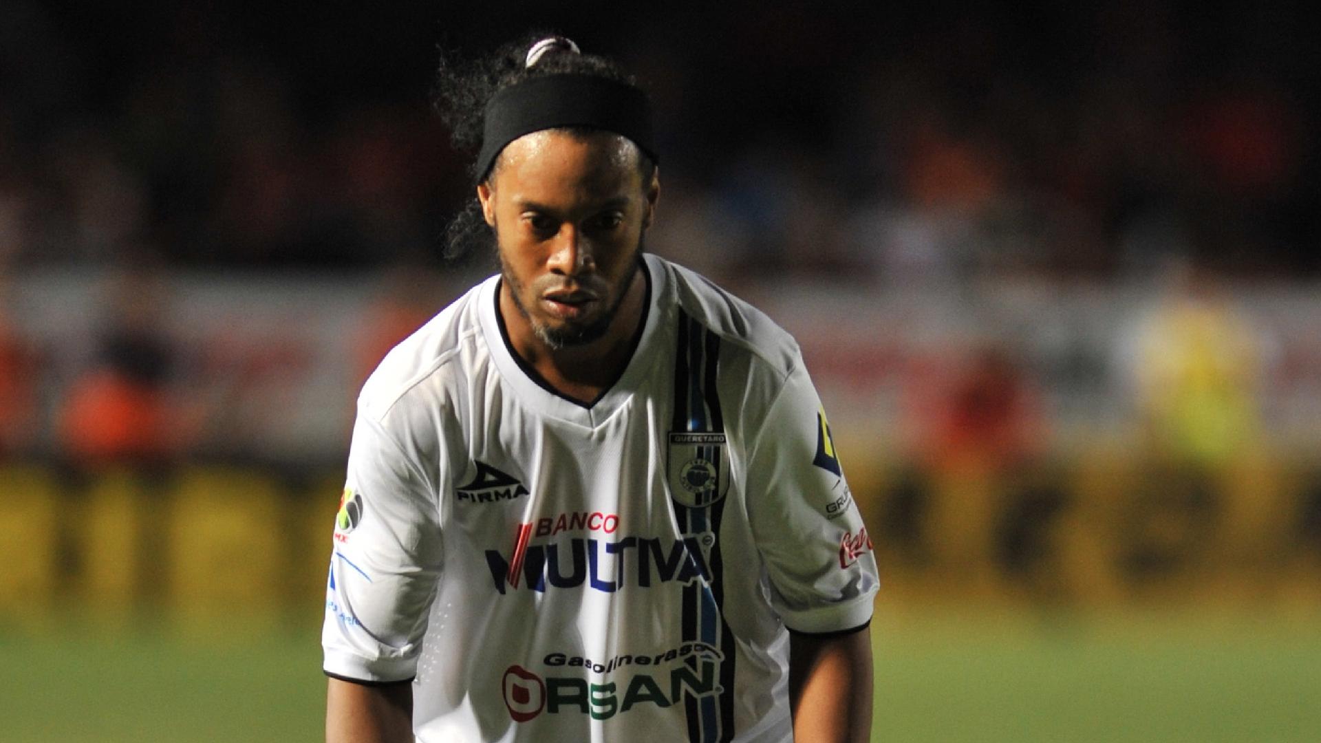 Ronaldinho Gaúcho, em campo pelo Querétaro