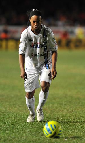 Ronaldinho Gaúcho, em campo pelo Querétaro