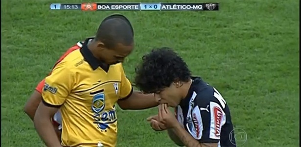 Luan perdeu um dente em jogo do Atlético no Dilzon Melo, estádio da final do Mineiro - Reprodução/Globo