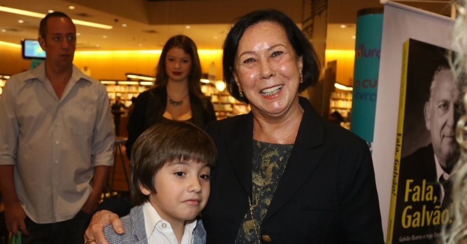 Mildred dos Santos, mãe de Galvão Bueno, participa do lançamento do livro "Fala, Galvão"