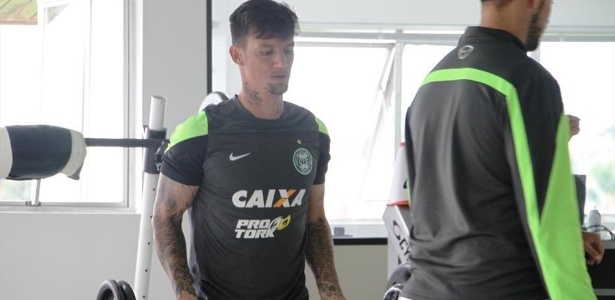 João Paulo faz treino físico na academia com os demais companheiros - Divulgação/Coritiba