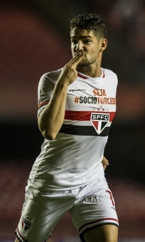 Alexandre Pato comemora gol do São Paulo contra a Portuguesa