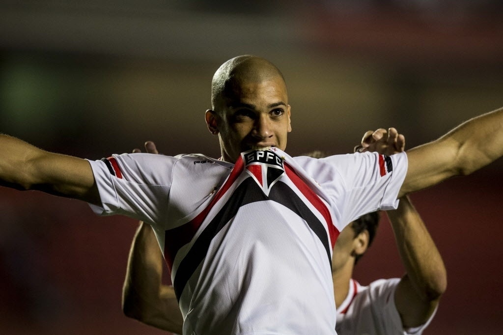 Dória comemora gol do São Paulo contra a Portuguesa - Adriano Vizoni/Folhapress