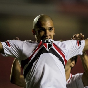 Dória comemora gol do São Paulo contra a Portuguesa - Adriano Vizoni/Folhapress