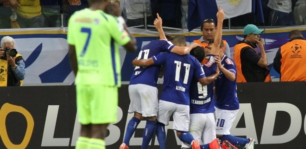 Com a vitória, Cruzeiro abriu dois pontos de vantagem na liderança do grupo 3 - Paulo Fonseca/EFE