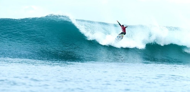 Mineirinho conseguiu onda salvadora no final e venceu Medina mais uma vez em Bells Beach - Reprodução/ WSL