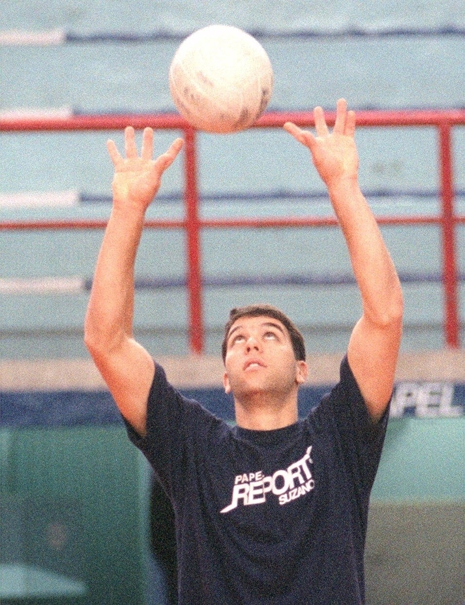 Marcelinho conquistou seu primeiro título da Superliga pelo Report/Suzano, em 1997