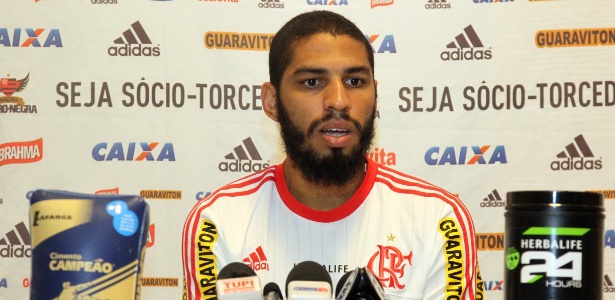 Wallace é jogador do Grêmio, só depende de um documento para poder assinar - Gilvan de Souza/ Flamengo