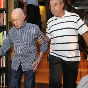 09.abr.2015 - Diversos artistas, esportistas, jornalistas, celebridades, parentes e amigos presenciaram nesta quinta-feira o lançamento do livro "Fala, Galvão" no Rio de Janeiro. Na foto, o ex-técnico da seleção brasileira, Zagallo - undefined