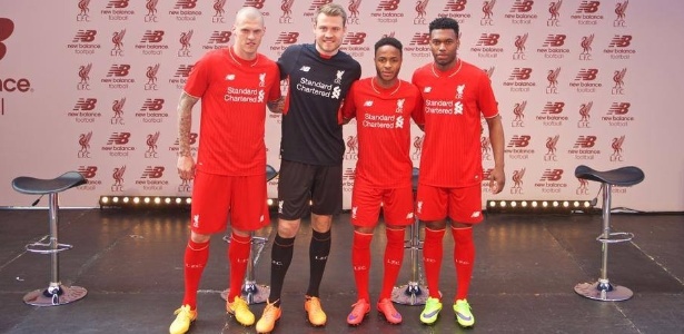 Simon Mignolet, Martin Skrtel, Raheem Sterling e Daniel Sturridge apresentaram o novo uniforme - Divulgação/Liverpool