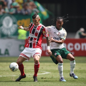 Arouca disputa bola com atleta do Botafogo-SP - undefined