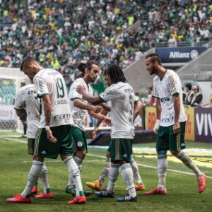 Jogadores do Palmeiras comemoram após Leandro Pereira abrir o placar - undefined