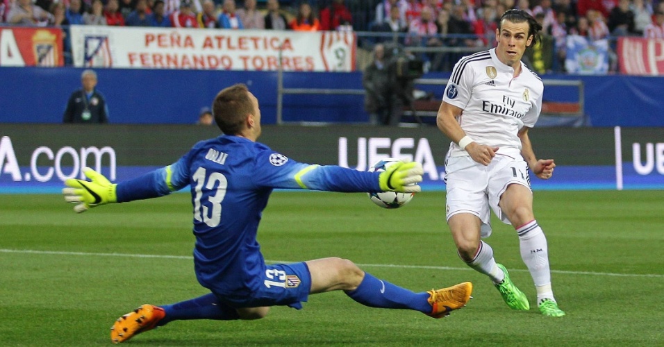 Bale chuta e Oblak se estica para fazer grande defesa na partida entre Atlético de Madri e Real Madrid, pela Liga dos Campeões