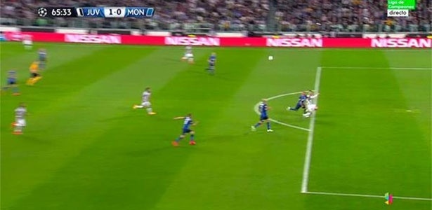 Morata é derrubado por Ricardo Carvalho - Reprodução/TV