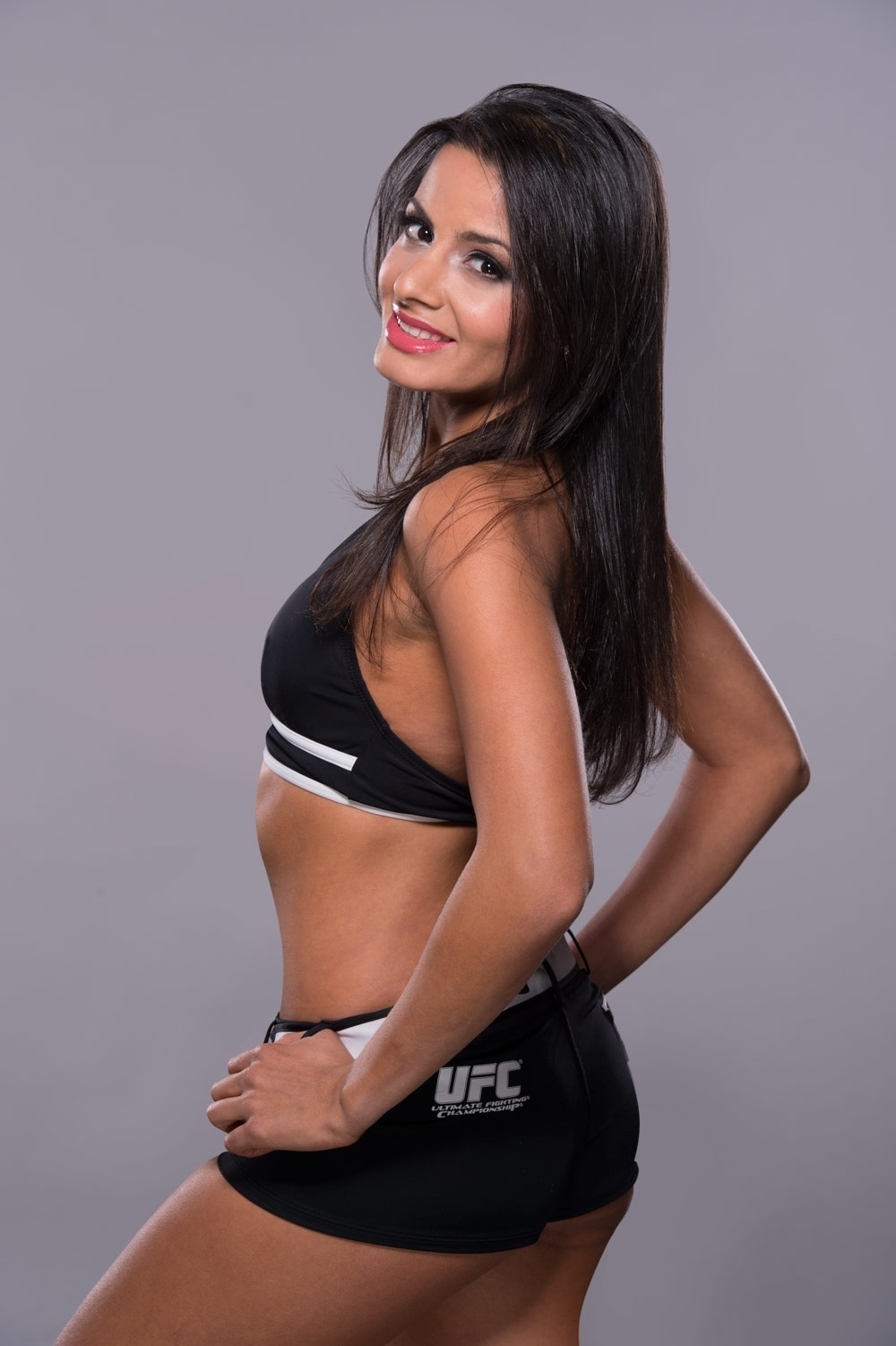 Nathalia Ferreira - Brasileira de 26 anos, com 1,58 m e 43,5 kg, Nathalia conheceu o MMA quando estava na faculdade de comunicação social. 