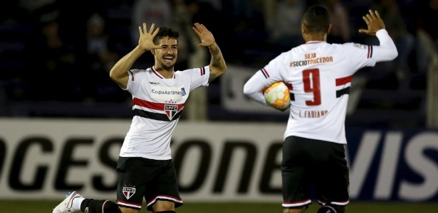 Pato e Luis Fabiano atuaram juntos contra o Danubio, na Libertadores - REUTERS/Andres Stapff