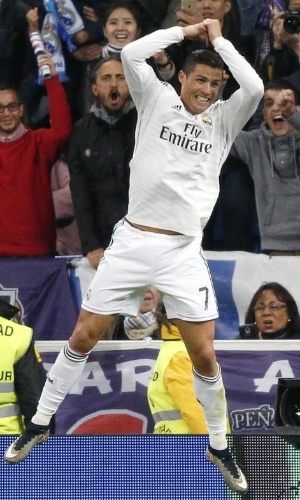 Cristiano Ronaldo comemora seu gol na vitória do Real Madrid contra o Málaga pelo Campeonato Espanhol