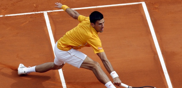 Djokovic durante a partida contra Rafael Nadal, na semifinal de Monte Carlo - REUTERS/Jean-Paul Pelissier 