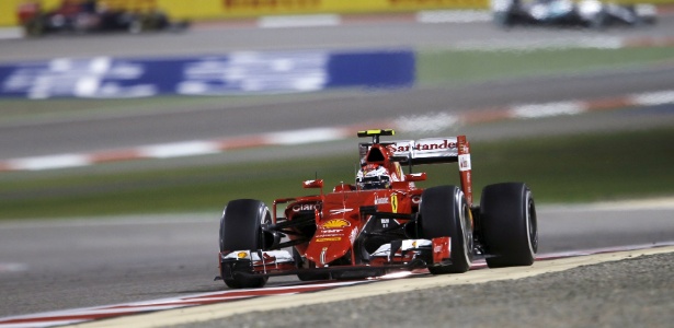 No Bahrein, Raikkonen conseguiu se colocar entre as duas Mercedes - Hamad I Mohammed/Reuters