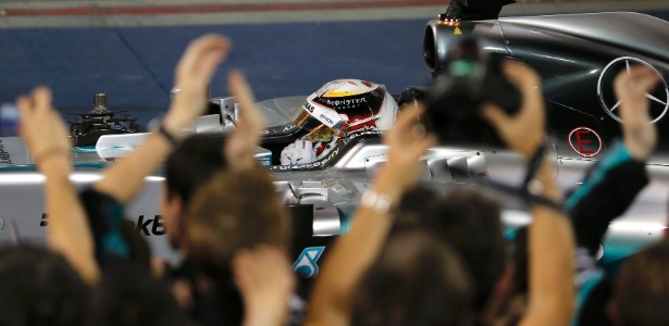 Hamilton venceu a terceira prova em 2015 e tem 27 pontos de vantagem na liderança - Hamad I Mohammed/Reuters