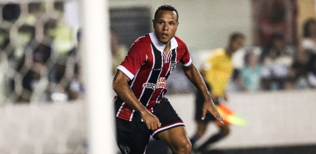 Luis Fabiano em ação pelo São Paulo; atacante fez comentário polêmico na internet - Rubens Cavallari/Folhapress