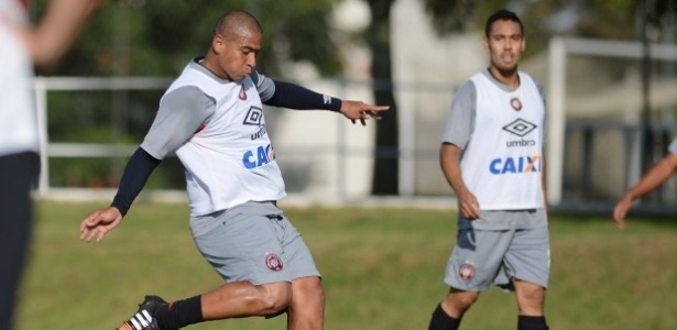Walter garante estar preparado para estrear com a camisa rubro-negra - Gustavo Oliveira/Site Oficial do Atlético-PR