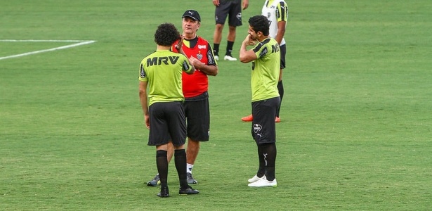 Levir Culpi e Guilherme conversaram bastante no treino desta terça, na Cidade do Galo - Bruno Cantini/Clube Atlético Mineiro