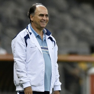 Marcelo Oliveira sorri após o Cruzeiro fazer 2 a 0 no Universitario de Sucre, em jogo válido pela Libertadores - Douglas Magno/AFP