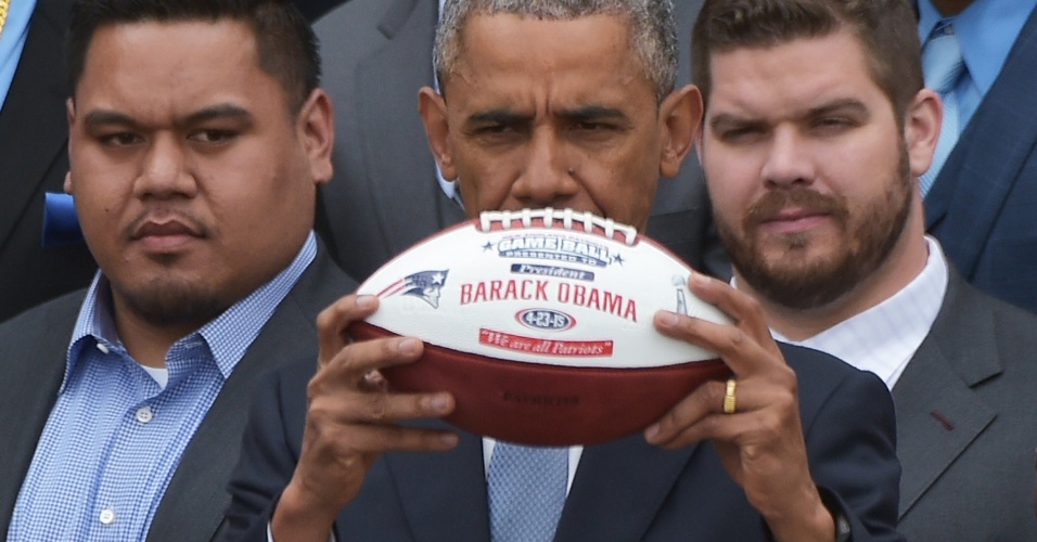 Barack Obama recebe o time do New England Patriots, campeões do último Superbowl