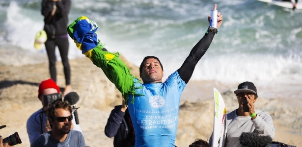 Mineirinho venceu a última etapa da WSL e lidera o Mundial de surfe - Kirstin Scholtz/WSL