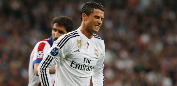 Joelho esquerdo incomoda Cristiano Ronaldo desde a temporada passada - Juan Medina/Reuters