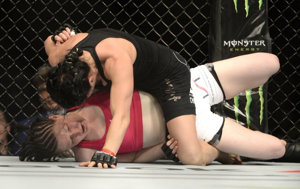 Randa Markos domina Aisling Daly em luta no UFC 186 - Eric Bolte-USA TODAY Sports