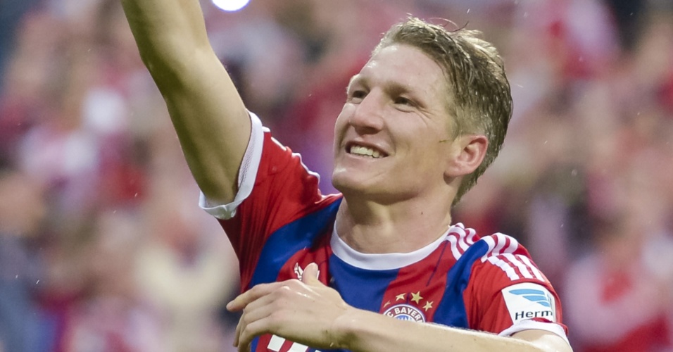 Schweinsteiger comemora após marcar gol da vitória do Bayern de Munique