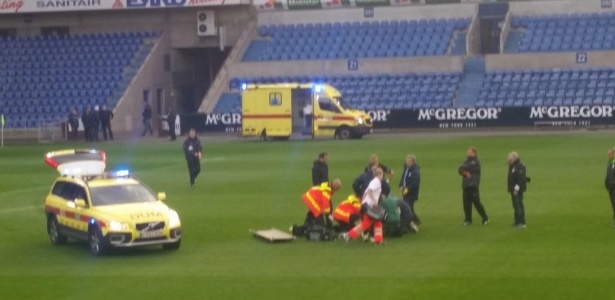 Gregory Mertens, jogador do Sporting Lokeren, da Bélgica, sofre parada cardíaca durante partida - Reprodução/Twitter